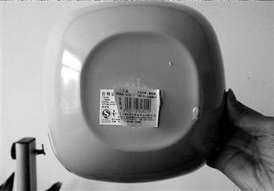 有毒仿瓷餐具貼上新標(biāo)識(shí)后繼續(xù)銷售涉嫌欺詐