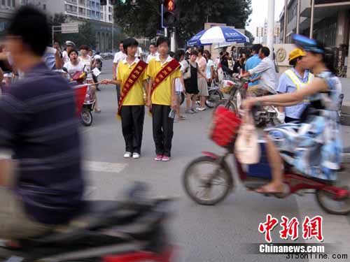 鄭州組織學生協(xié)管交通引發(fā)彈聲律師說協(xié)管無效