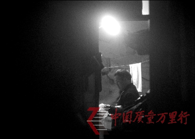 朝陽一黑作坊日產(chǎn)豆?jié){上千杯多供應(yīng)流動(dòng)早點(diǎn)攤