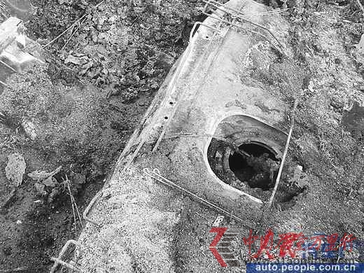 東風悅達起亞車頻頻自燃車主守在4S店門前維權