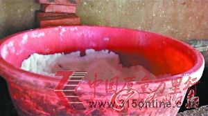 ③用于腌制死魚的工業(yè)鹽。